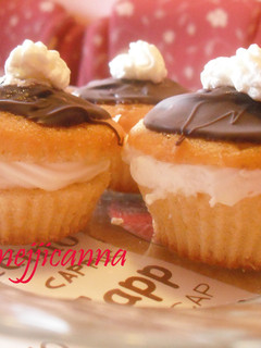 Una foto de Muffins de banana cubiertos de chocolate