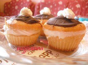 Una foto de Muffins de banana cubiertos de chocolate