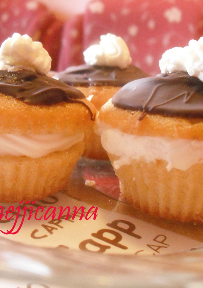 Una foto de Muffins de banana cubiertos de chocolate