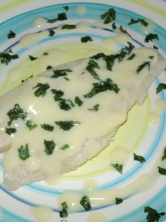 Una foto de Filetes de panga al horno en salsa de vino al limón