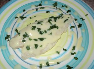 Una foto de Filetes de panga al horno en salsa de vino al limón