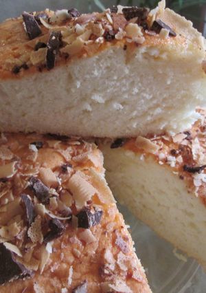 Una foto de Bizcocho húmedo con cubanitos bañados en chocolate