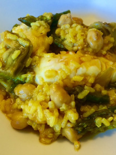 Una foto de Arroz meloso con bacalao, alcachofas y trigueros