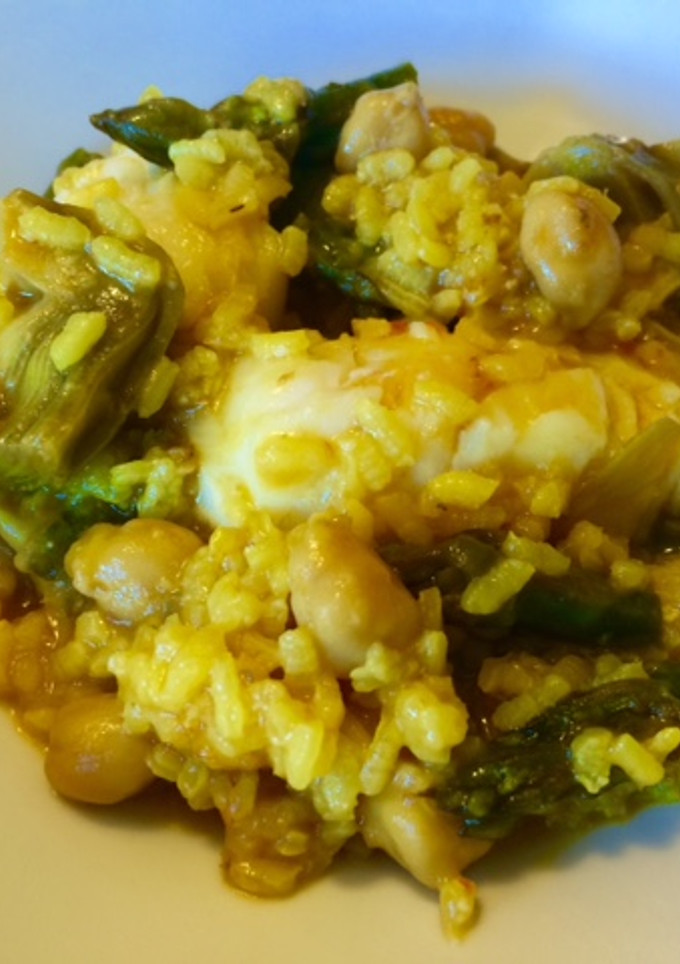 Una foto de Arroz meloso con bacalao, alcachofas y trigueros
