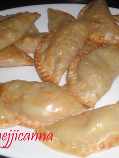 Una foto de Empanadas de crema pollo