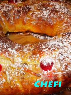 Una foto de Roscón de Reyes tradicional