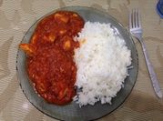 Una foto de pollo curry