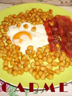 Una foto de Jamón, huevos y garbanzos