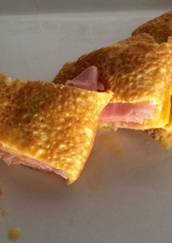 Una foto de Omelette relleno con jamón