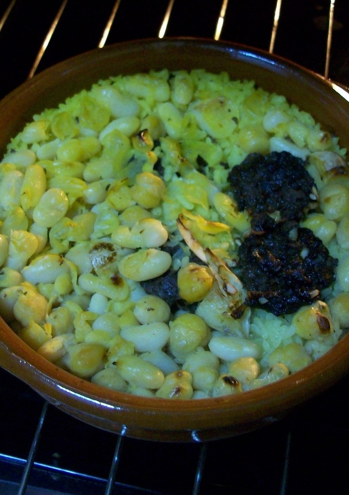 Una foto de Arroz al horno con garbanzos y morcillas