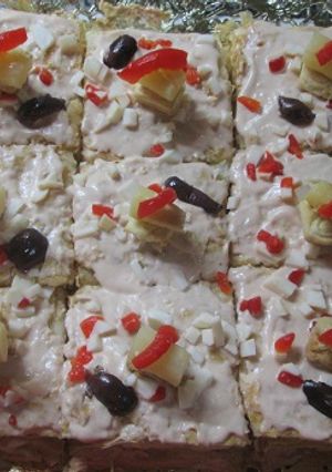 Una foto de Tartitas crocantes con crema de pollo y salsa rosa