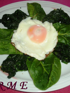 Una foto de Espinacas y Huevos a la plancha (dieta)
