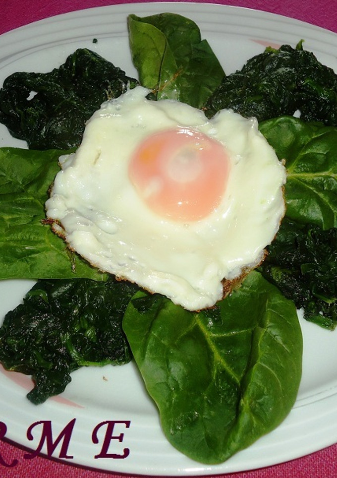 Una foto de Espinacas y Huevos a la plancha (dieta)