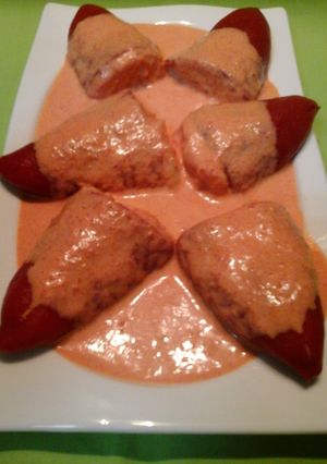 Una foto de Pimientos del piquillo rellenos de jamón