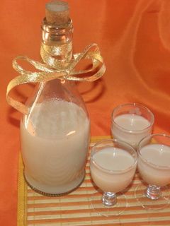 Una foto de Licor de té con leche