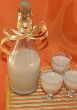 Una foto de Licor de té con leche