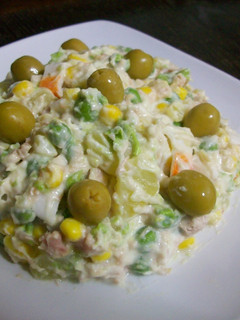 Una foto de Ensaladilla rusa con palitos de cangrejo