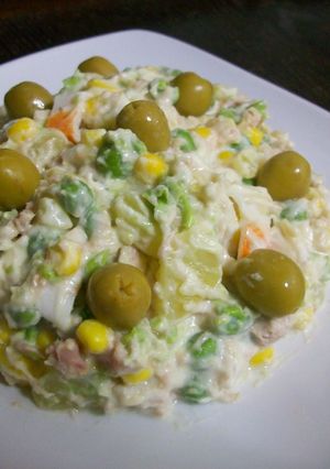Una foto de Ensaladilla rusa con palitos de cangrejo