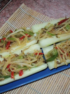 Una foto de Pepinos de ensalada rellenos