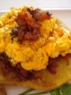Una foto de Tortos con picadillo y huevo