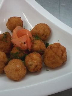Una foto de Albóndigas de arroz y queso