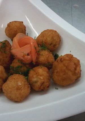 Una foto de Albóndigas de arroz y queso