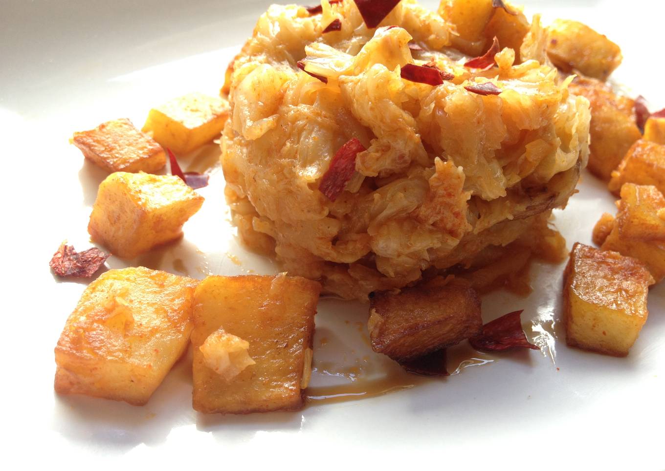 Berza con patatas cuadradas y pimentón