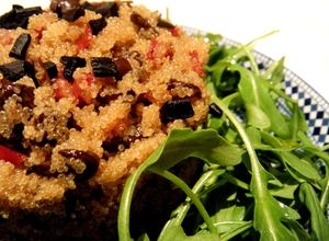 Foto principal de Ensalada caliente de amaranto y senderuelas con jamón ibérico y ajo negro