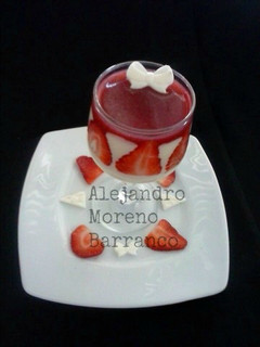 Una foto de Mousse de chocolate blanco