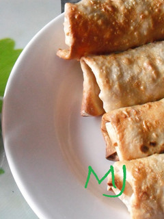 Una foto de Rollitos primavera y salsa agridulce