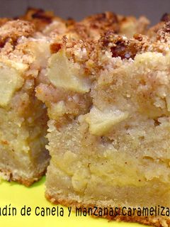 Una foto de Bizcocho de canela y manzana caramelizada