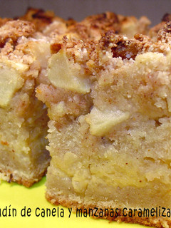 Una foto de Bizcocho de canela y manzana caramelizada