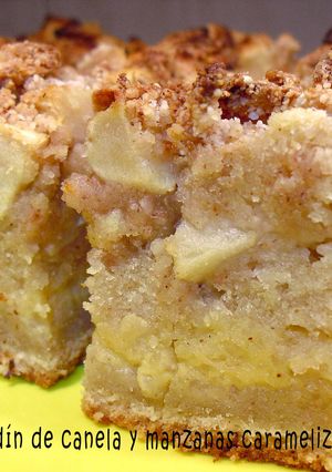 Una foto de Bizcocho de canela y manzana caramelizada 