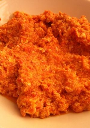Una foto de Revuelto de huevo y tomate