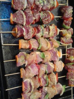 Una foto de Brochetas mixtas