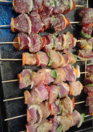 Una foto de Brochetas mixtas