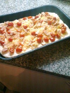 Una foto de Pizza cherry y panceta
