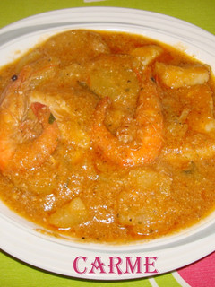 Una foto de Bacalao con patatas y langostinos