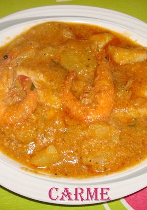 Una foto de Bacalao con patatas y langostinos