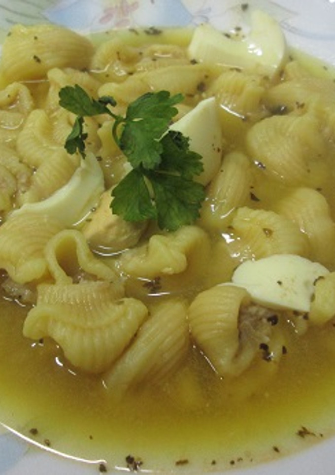 Una foto de Sopa rellena con huevos duros