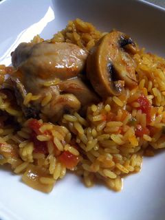 Una foto de Arroz con conejo y champiñón