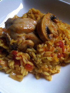 Una foto de Arroz con conejo y champiñón