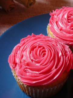 Una foto de Cupcakes copetes de rosa