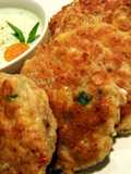 Buñuelos picantes de maíz y amaranto con salsa de albahaca y physalis