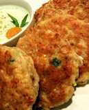 Buñuelos picantes de maíz y amaranto con salsa de albahaca y physalis