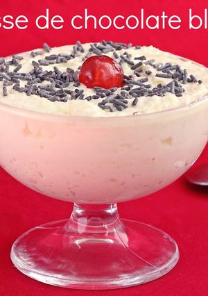 Una foto de Mousse de chocolate blanco al microondas