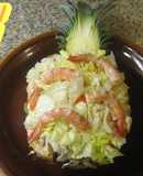Cóctel de piña rellena con marisco