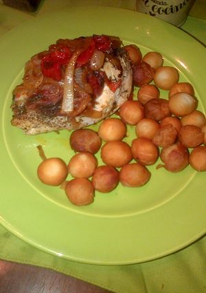 Una foto de Pechugas rellenas con papas noisette