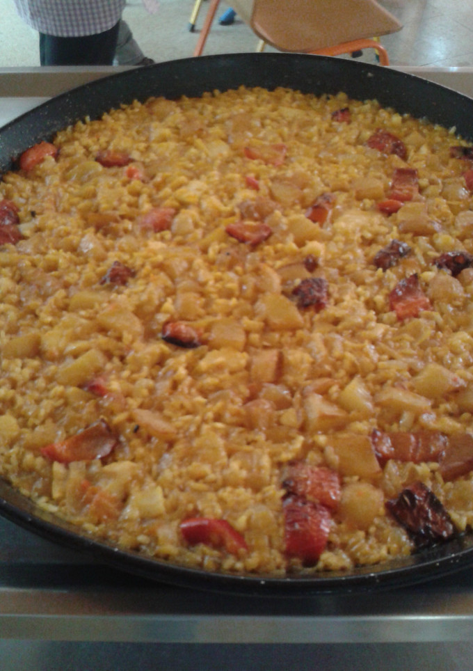 Una foto de Arroz con cebolla y bacalao