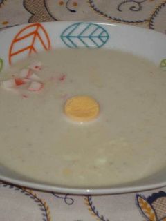 Una foto de Crema de calabacín con palitos de cangrejo